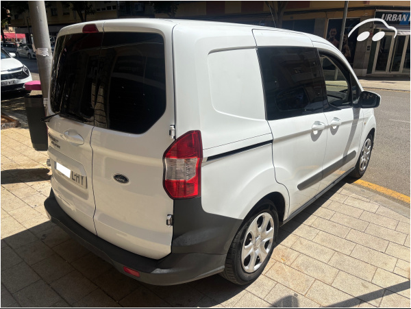 Ford Transit courier  4
