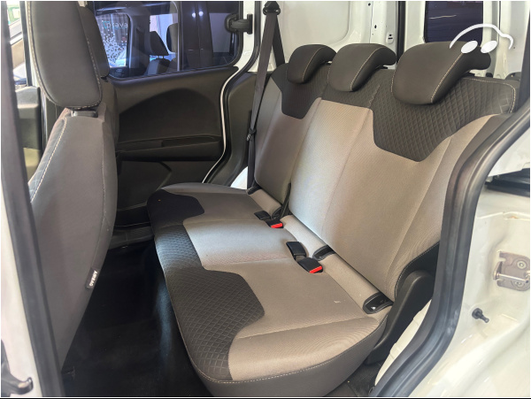 Ford Transit courier  8