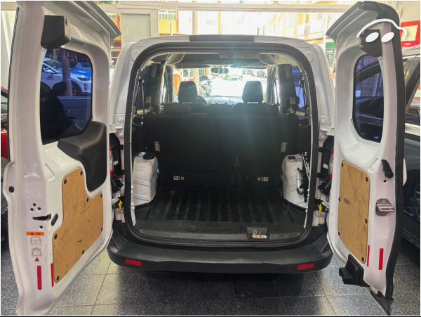 Ford Transit courier  10