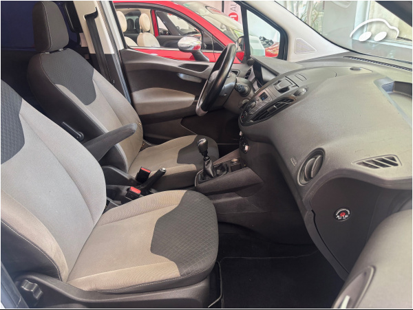 Ford Transit courier  6