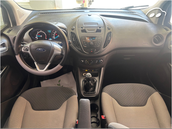 Ford Transit courier  7