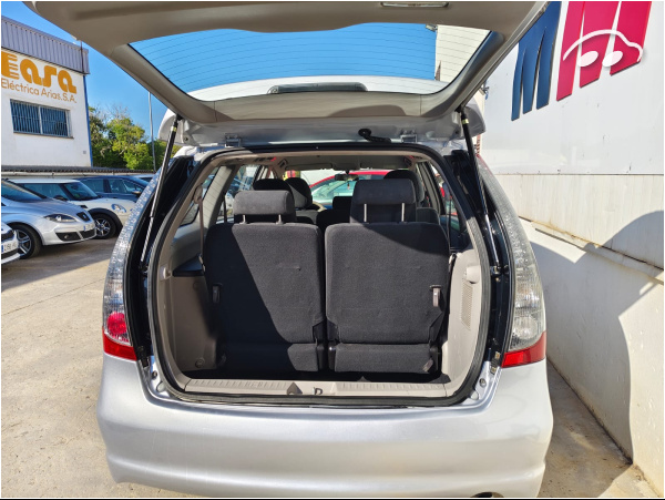 Mitsubishi Grandis 2.4 i 11