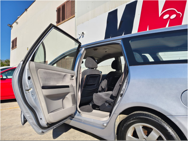 Mitsubishi Grandis 2.4 i 7