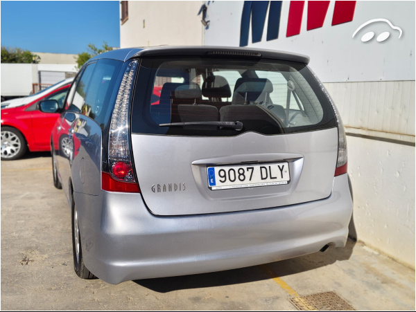 Mitsubishi Grandis 2.4 i 5