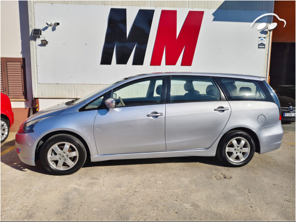 Mitsubishi Grandis 2.4 i 3