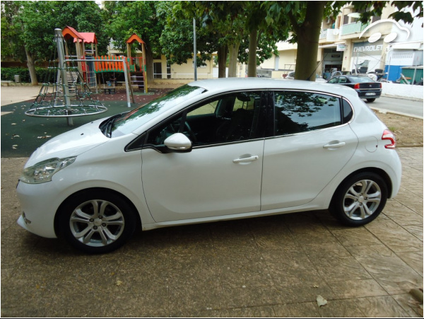 Peugeot 208 1.6 eHdi Allure 92 cv 5