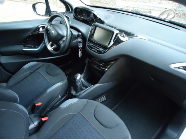 Peugeot 208 1.6 eHdi Allure 92 cv 7