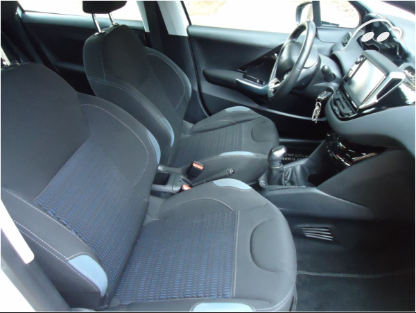 Peugeot 208 1.6 eHdi Allure 92 cv 8