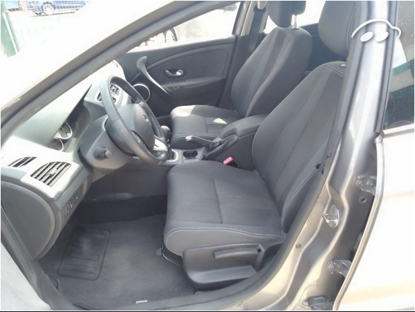 Renault Megane Dynamique 8