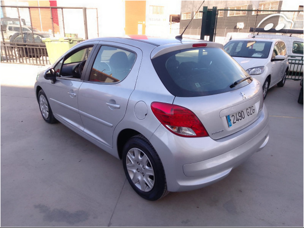 Peugeot 207 1.4 Confort 6