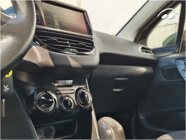 Peugeot 208 1.2 10