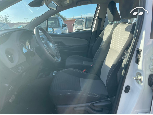 Toyota Yaris  6