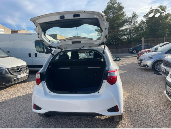 Toyota Yaris  11