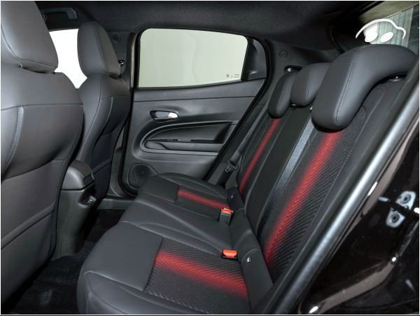 Alfa Romeo Junior IBRIDA 1.2 L 145CV 10