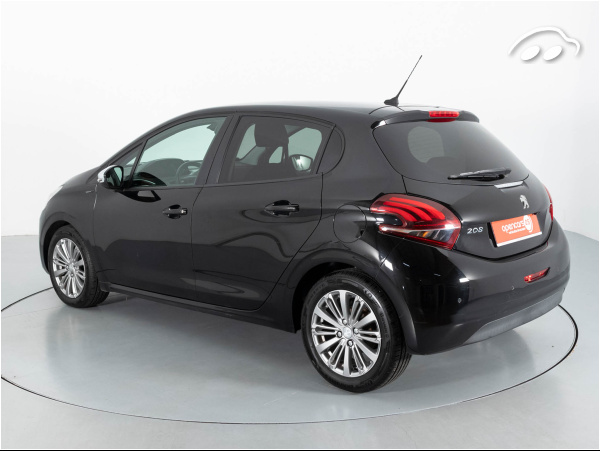 Peugeot 208 1.2 82CV SIGNATURE 6