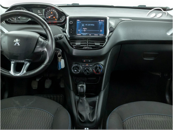 Peugeot 208 1.2 82CV SIGNATURE 12