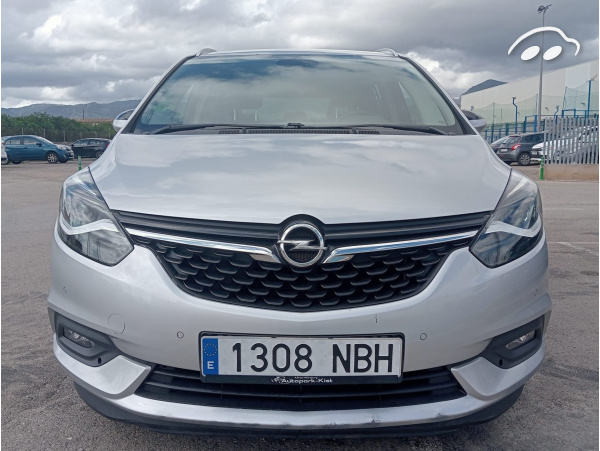 Opel Zafira  6