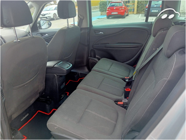 Opel Zafira  10