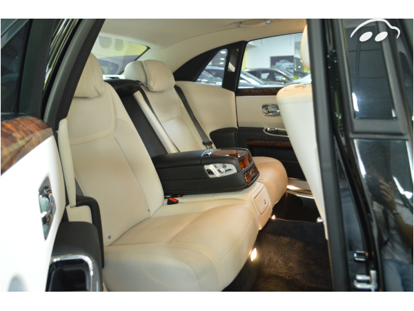 Rolls Royce Corniche GHOST 6.6 V12  9