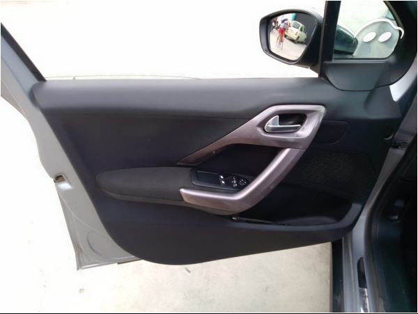 Peugeot 2008 Style 1.6 HDI  9
