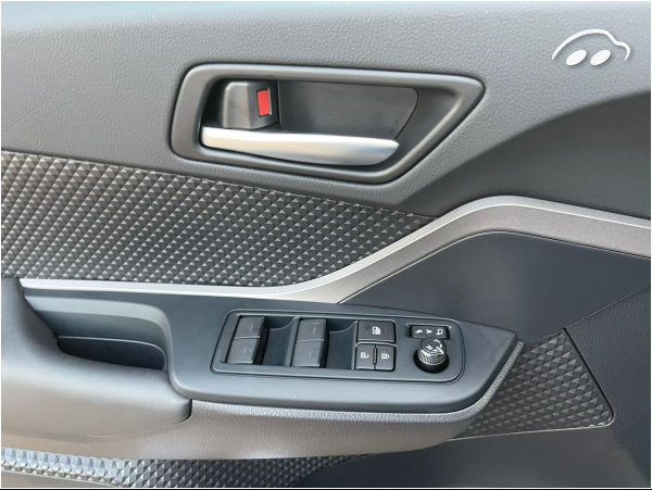 Toyota C-HR ACTIVE  5