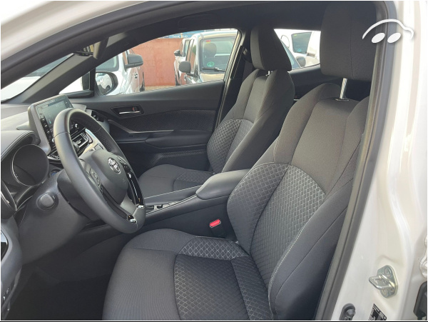 Toyota C-HR ACTIVE  7