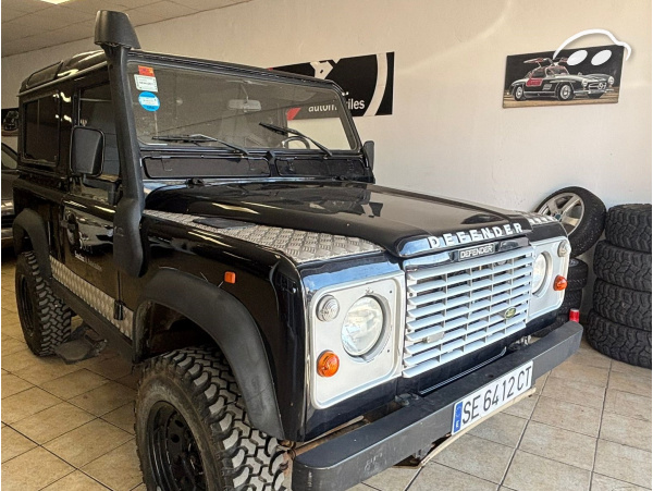 Land Rover Defender  1