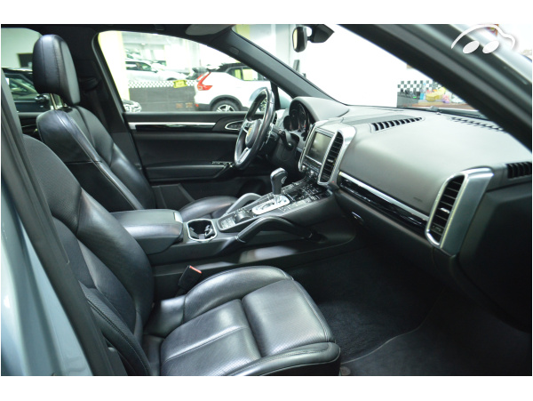 Porsche Cayenne 3.0 D  7