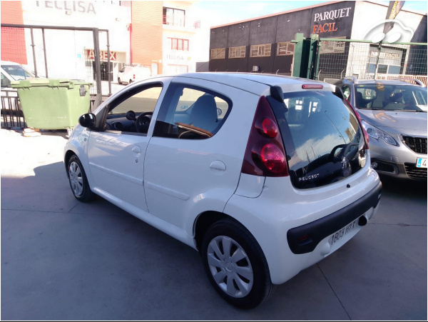 Peugeot 107 1.0 4