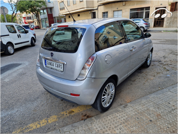 Lancia Ypsilon  7