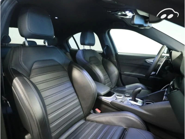 Alfa Romeo Giulia 2.2 D TURBO 154KW VELOCE AUTO 4WD 210CV 4P 3