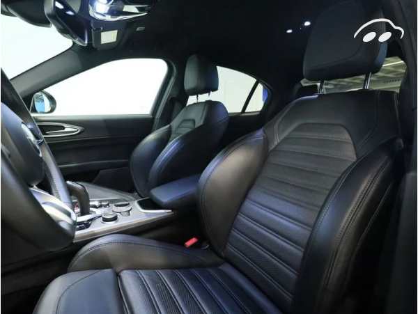 Alfa Romeo Giulia 2.2 D TURBO 154KW VELOCE AUTO 4WD 210CV 4P 2