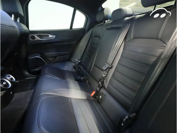 Alfa Romeo Giulia 2.2 D TURBO 154KW VELOCE AUTO 4WD 210CV 4P 11