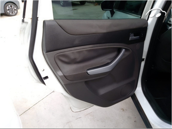 Ford Kuga Titanium 11