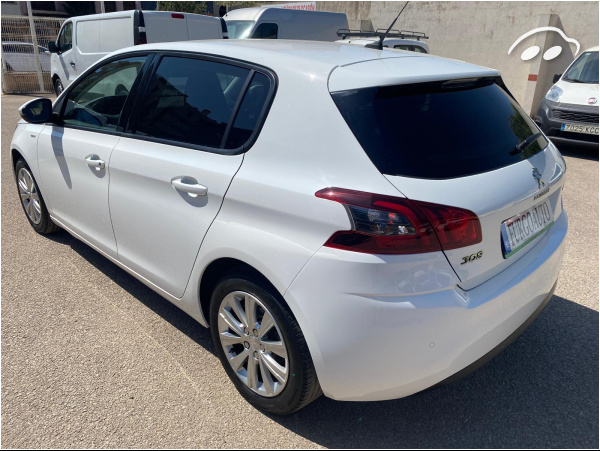 Peugeot 308 STYLE 1.2 130CV 4