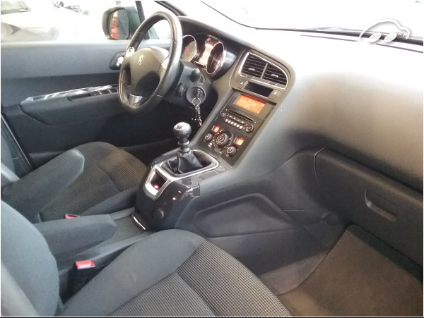 Peugeot 5008 ALLURE 8