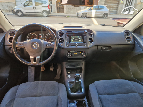 Volkswagen Tiguan Sport Sport 9