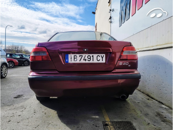 Volvo S40 1.6  4