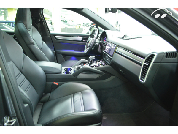 Porsche Cayenne COUPE E-HYBRID 7