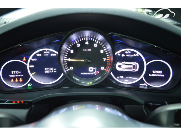 Porsche Cayenne COUPE E-HYBRID 11