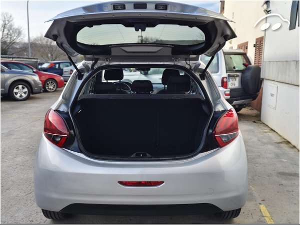 Peugeot 208 1.2 VTI 7