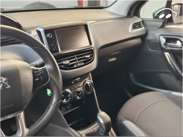 Peugeot 208 1.2 VTI 8