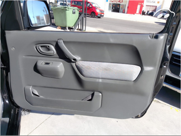 Suzuki Jimny 1.3 Hard Top 9