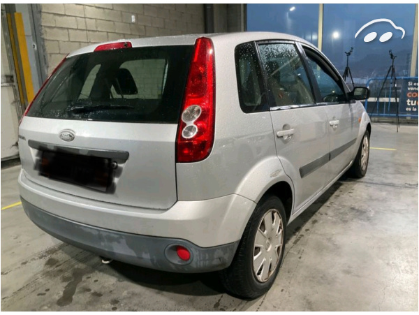 Ford Fiesta 1.3 Ambiente 2