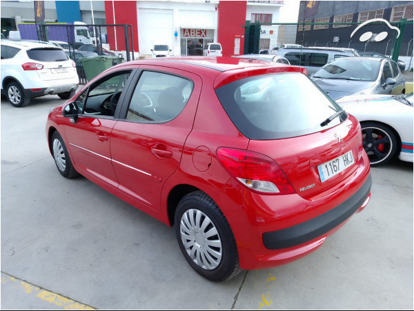 Peugeot 207 1.4 HDI  6