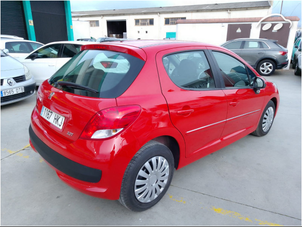 Peugeot 207 1.4 HDI  4