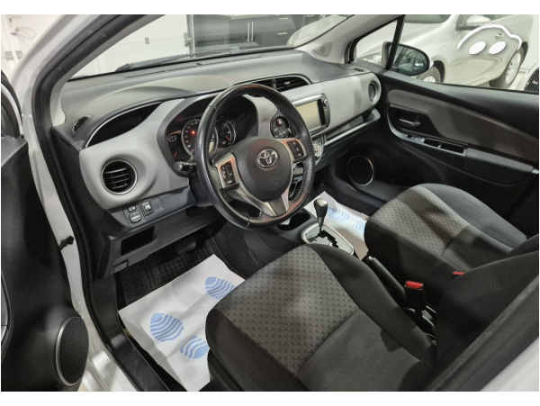 Toyota Yaris  2