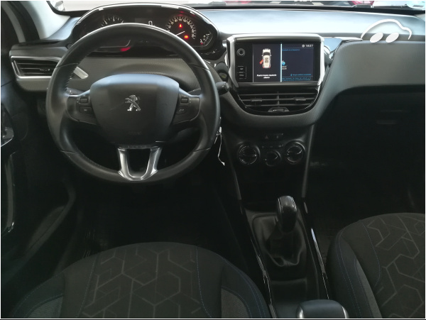 Peugeot 2008 SIGNATURE 5