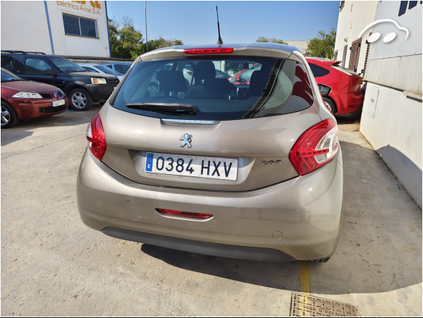 Peugeot 208 1.2 4