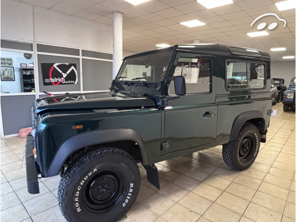 Land Rover Defender  3